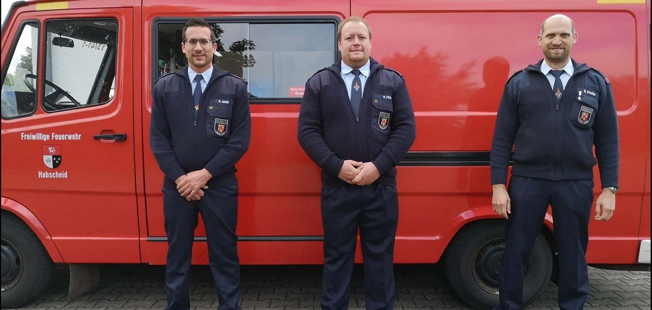 Wehrführer Raphael Hahn, stellv. Wehrführer Manuel Pick und Wehrführer a.D. Dietmar Fuchs 