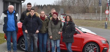 Gruppenbild der Teilnehmer beim Fahrsicherheitstraining