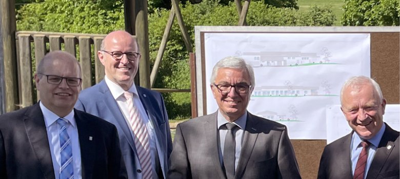 Ortsbürgermeister Nober, Kreisbeigeordneter Rinnen, Innenminister Lewentz, Bürgermeister Söhngen