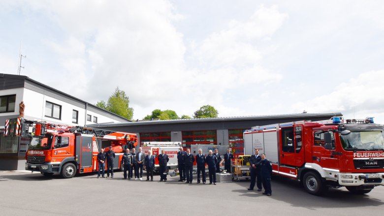 Übergabe der Fahrzeuge und Gerätschaften durch Landrat Andreas Kruppert und Verbandsbürgermeister Aloysius Söhngen