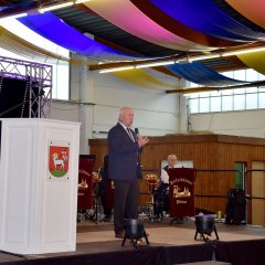 Bürgermeister Söhngen bei seiner Rede in der Markthalle