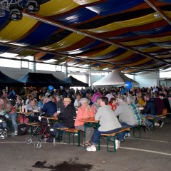 Publikum in der Markthalle