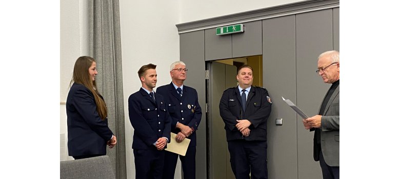Verlesung einer Urkunde bei der Wehrführertagung