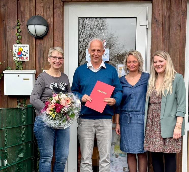 era Dahm, Lothar Lamberty (1. Vorsitzender des Zweckverbands), Melanie Sohns (Stellvertretende Kita-Leitung) und Eva Maria Hens (1. Vorsitzende des Elternausschusses)