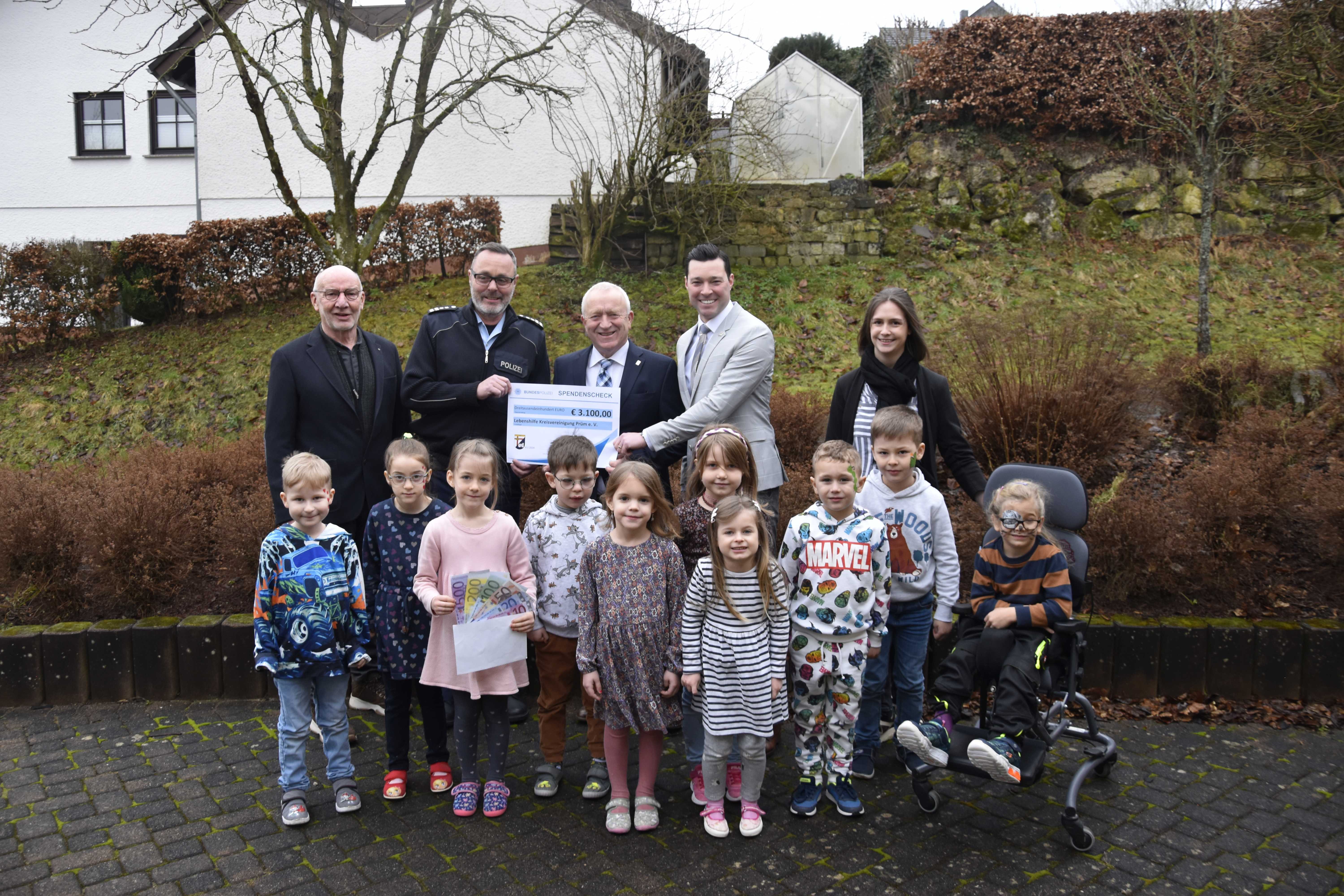 Spendenübergabe des Schecks an die Lebenshilfe Kreisvereinigung Prüm e.V.
