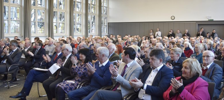 Blick in den Zuschauschauerraum beim Neujahrsgespräch