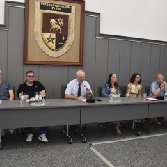 MitarbeiterInnen der VG Prüm beantworten gerne die Fragen der SchülerInnen