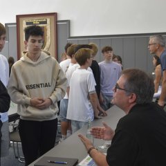 MitarbeiterInnen der VG Prüm beantworten gerne die Fragen der SchülerInnen