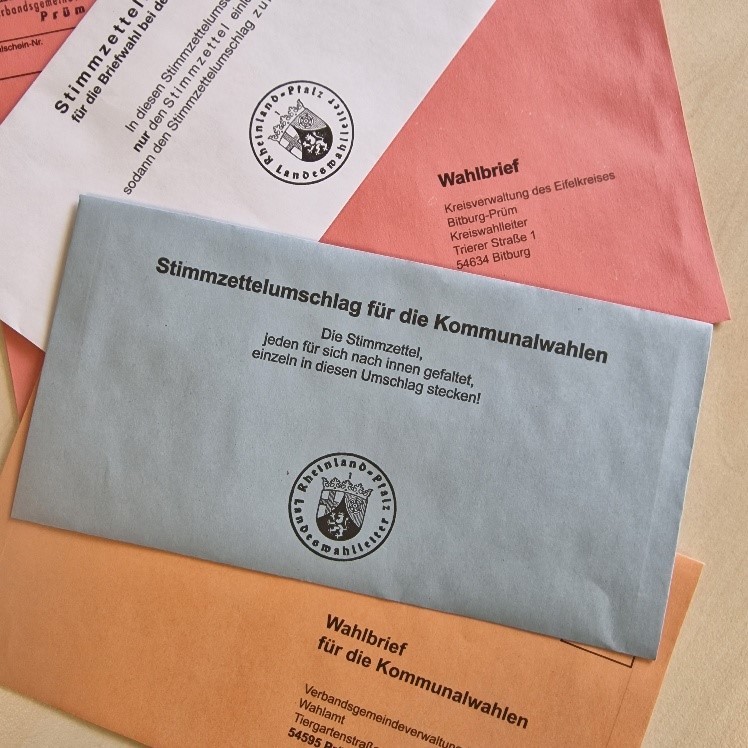 Foto Briefwahlumschläge