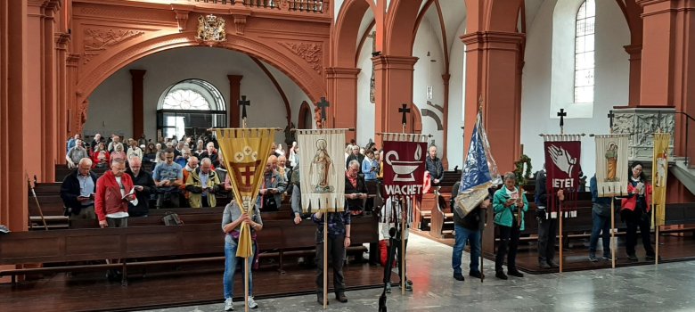 Start Springprozession in der Basilika Prüm