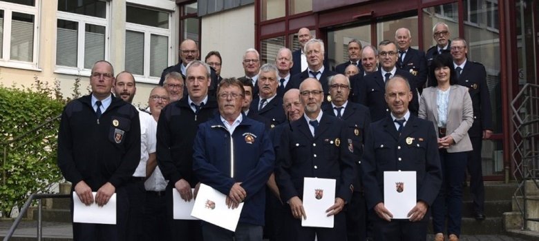 Gruppenfoto der geehrten Feuerwehrmänner