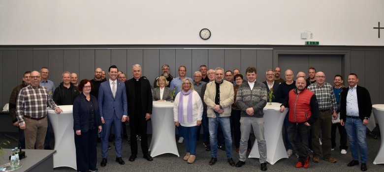 Die Anwesenden der Dienstbesprechung der Bürgermeisterinnen und Bürgermeister der Verbandsgemeinde Prüm mit Weihbischof Jörg Michael Peters