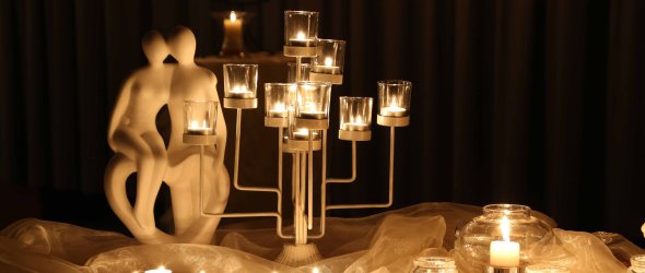 Kerzen und andere Dekoration zur Candle Light Trauung
