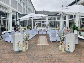 Dekorierter Innenhof zur Trauung im Innenhof Konvikt Prüm